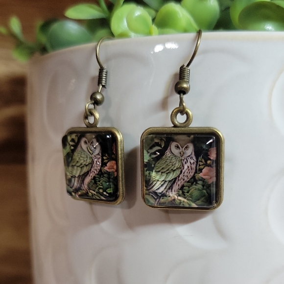🔥LAST PAIR🔥 ASIAN INSPIRED VINTAGE OWL EARRINGS - Picture 4 of 6